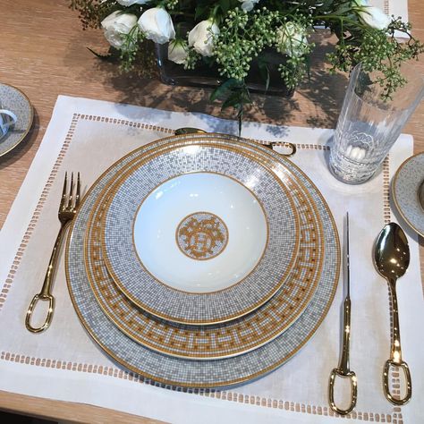 My future table setting Hermes Plates, Kitchen Plates Set, Hermes Home, Beautiful Tablescapes, Kitchens Luxury, Kitchen Plate, Luxury Tableware, Party Table Settings, Breakfast Cups