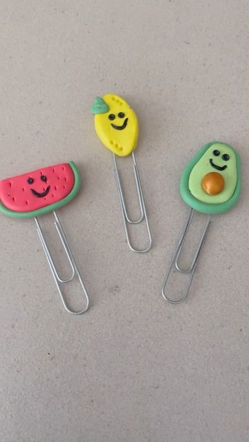 Bookmark Paperclip, Paper Clips Diy, Polymer Clay Books, Cracked Out, Paperclip Bookmarks, Polymer Clay Resin, Book Marks, School Holidays, Paper Clips