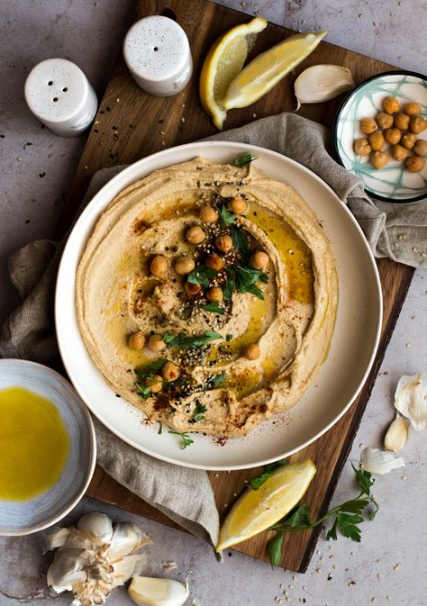 Vegan Hummus Recipe, Baba Ghanoush Recipe, Pane Pita, Hummus Recipe Homemade, Easy Hummus, Vegan Hummus, Homemade Hummus, Lebanese Recipes, Mediterranean Dishes