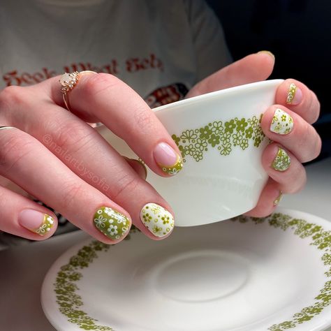 Sofía Wood | Nail Artist & Instructor (@nailartbysofia_) • Instagram photos and videos Nail Shapes Square, Wood Nails, Vintage Nails, Nail Forms, Nail Patterns, Yellow Nails, Vintage Pyrex, Nail Accessories, Green Nails