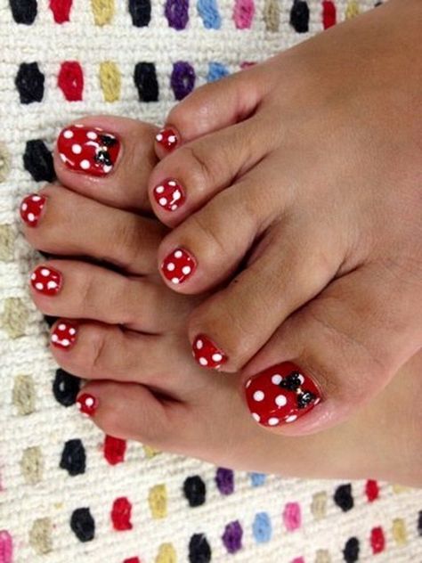 Disney Nail Designs, Mickey Nails, Nail Art Disney, Polka Dot Nails, Dots Nails, Simple Nail Art Designs, Disney Nails, Toe Nail Designs, Pedicure Nail Art