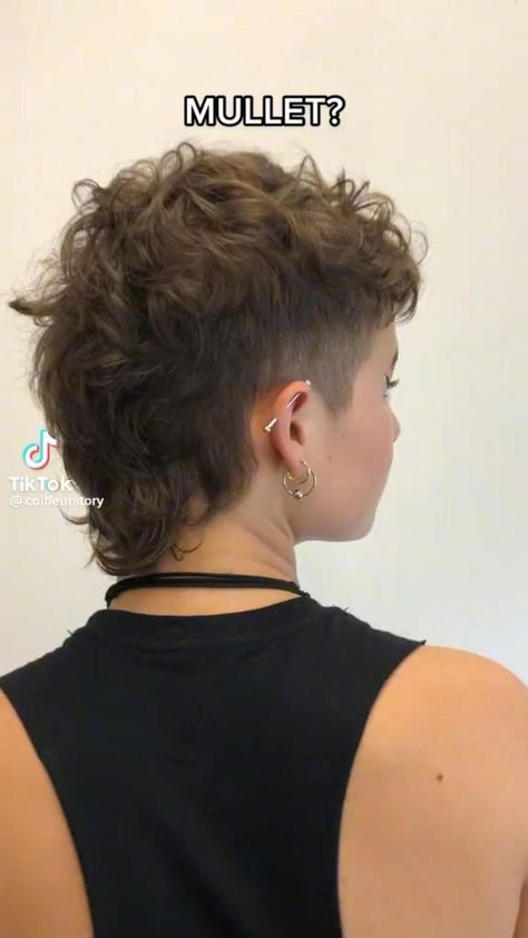 Short Hair Shaved Sides, Hair Salon Ideas, Queer Hair, Haircut Selfie, Photo Hijab, Androgynous Hair, Mullet Haircut, Cute Hairstyle, Hair Inspiration Short