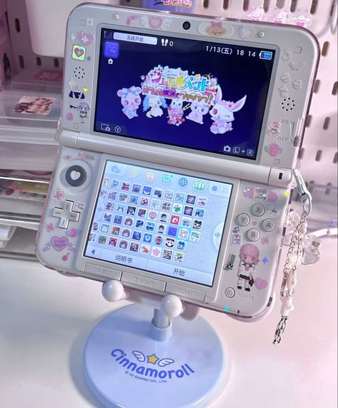 Pink Nintendo Ds Aesthetic, Nintendo 3ds Accessories, Pink Nintendo 3ds Xl, Pink 3ds Aesthetic, Modded Nintendo 3ds, Cute Tech Aesthetic, Cute Games Nintendo, Cute Nintendo Art, 3ds Decorated