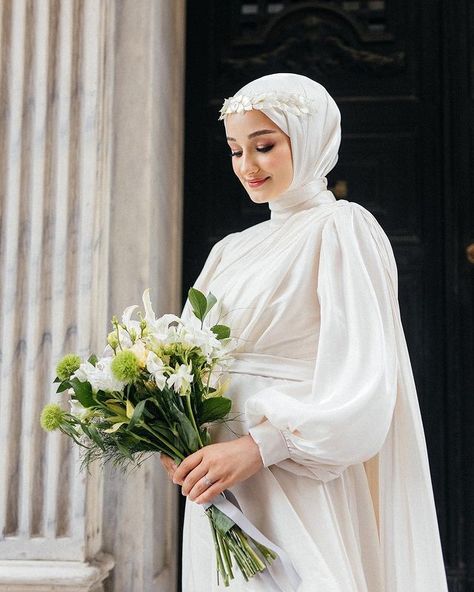 Engagement Dress Hijab Simple, Hijab Wedding Dresses Simple, Engagement Dress Hijab, Dress Hijab Simple, Muslim Wedding Photos, Muslim Wedding Gown, Muslim Wedding Photography, Hijab Simple, Muslimah Wedding Dress