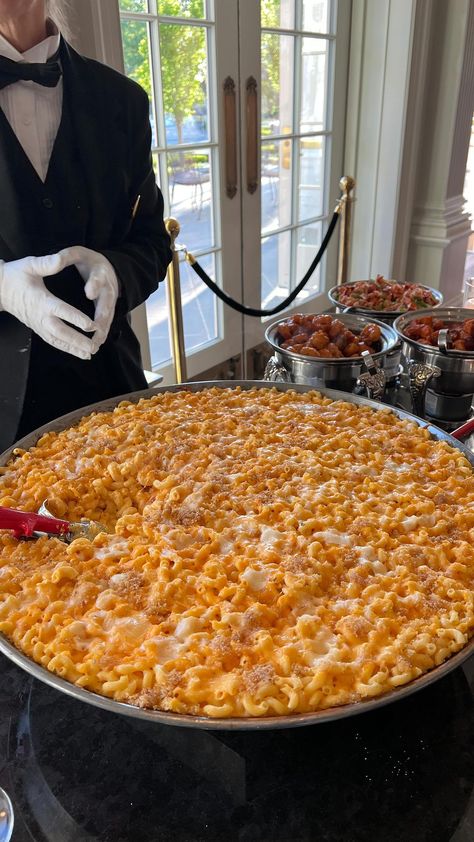 Fries Station Wedding, Macaroni And Cheese Bar Wedding, Mac And Cheese Buffet, Mac And Cheese Station Wedding, Wedding Food Mac And Cheese, Wedding Mac N Cheese Bar, Macaroni Bar Wedding, Wedding Mac And Cheese, Mac N Cheese Bar Wedding