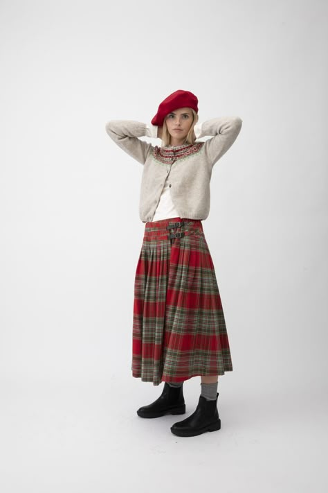 #fairilse
#britishwool
#cardigan Tartan Skirt Outfit, Rose Clothing, Geometric Fashion, Scottish Fashion, Cabbage Rose, Cabbages, Advanced Style, Layered Fashion, Fashion Now