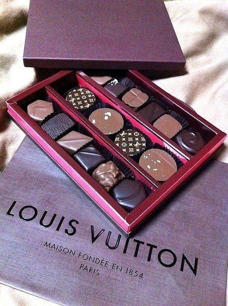 Louis Vuitton Box Of Chocolates, Luxury Chocolate, Expensive Taste, Chocolate Packaging, Chocolate Shop, Lv Handbags, Handbag Outlet, Love Chocolate, Vuitton Bag