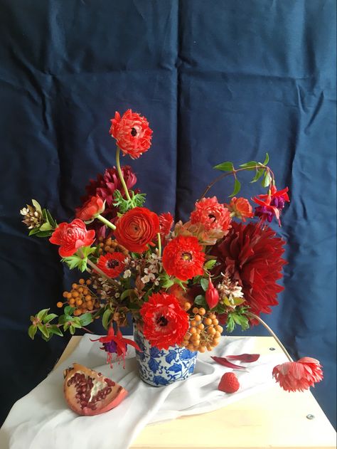 Red Poppy Centerpiece, Red Poppy Flower Arrangement, Poppy Flower Arrangement, Poppy Centerpiece, Red Poppy Wedding, Red Anemone Flower, Red Flower Arrangements, Poppy Bouquet, Red Anemone