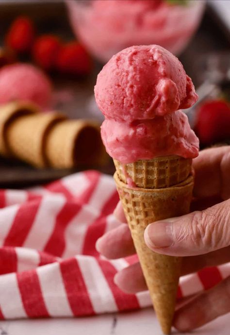 Strawberry Sherbet, Different Ice Cream Flavors, Sherbet Recipes, Roasted Strawberry, Watermelon Sorbet, Dessert For Two, Summer Dessert Recipes, Ice Cream Flavors, Sweet Tarts