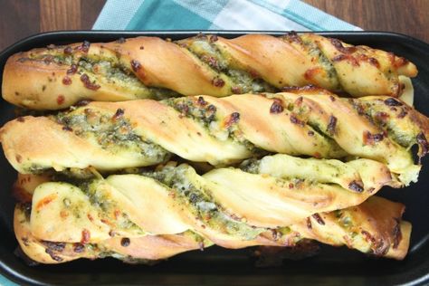 Pesto Breadsticks, Banana Nutella Muffins, Monkey Bread Muffins, Cheese Bread Sticks, Breadsticks Recipe, Pesto Bread, Cinnamon Banana Bread, Baking Challenge, Almond Muffins