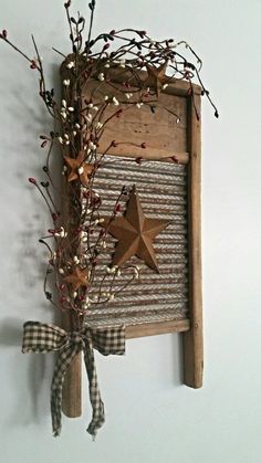 Small Rustic Primitive Vintage Washboard Decor by phyllishandmades Washboard Decor, Vintage Washboard, Primitive Bathrooms, Primitive Homes, Primitive Decorating Country, Primitive Home, Primitive Crafts, Country Crafts, Images Vintage