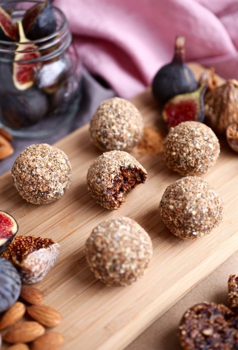 Fig and Almond Energy Balls via Nutrition in the Kitch Fig Balls, Almond Energy Balls, Vegan Energy Balls, Prepping For Baby, Energy Ball Recipe, Bliss Balls, Protein Balls, Tasty Healthy, Energy Balls