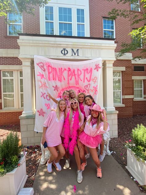 Phi mu rush week Phi Mu Alabama, Phi Mu Bid Day Themes, Phi Mu Wallpaper, Phi Mu Bid Day, Phi Mu Letters, Preppy College, Rush Week, Big Lil, Sorority Sisters