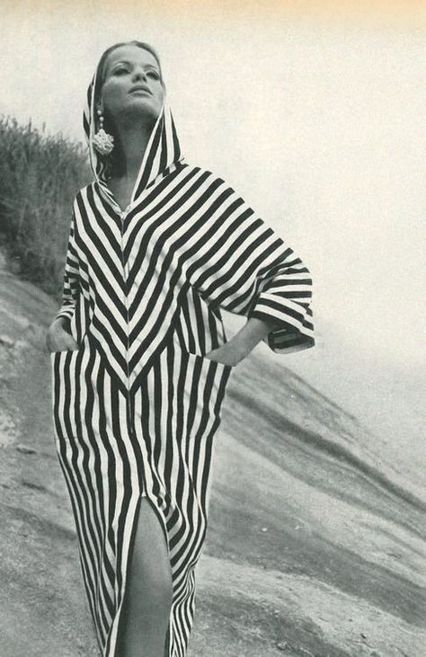 classic stripes Henry Clarke, Lisa Taylor, Jean Shrimpton, Elegante Y Chic, Linda Evangelista, Summer 22, 1970s Fashion, 1960s Fashion, 60s Fashion