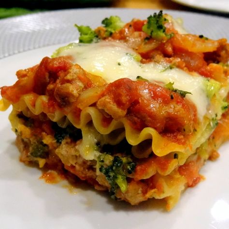 Turkey Spinach Lasagna Recipe, Lasagna Crockpot, Spinach Lasagna Recipe, The Best Lasagna, Turkey Spinach, Cheese Broccoli, Turkey Lasagna, Italian Lasagna, Oven Ready Lasagna