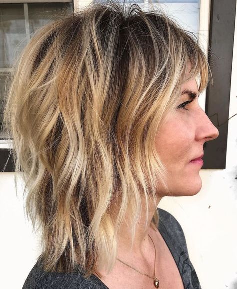 Medium Beachy Shag With Razored Layers Razored Layers, Medium Shaggy Hairstyles, Medium Shag, Modern Shag Haircut, Medium Shag Haircuts, Short Ombre Hair, Shaggy Haircuts, Natural Wavy Hair, Lob Haircut