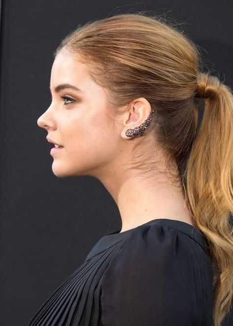 Palvin Barbara, 얼굴 그리기, Dylan Sprouse, Barbara Palvin, Beauty Treatments, Beauty Face, Woman Face, Celebrities Female, Ear Cuff