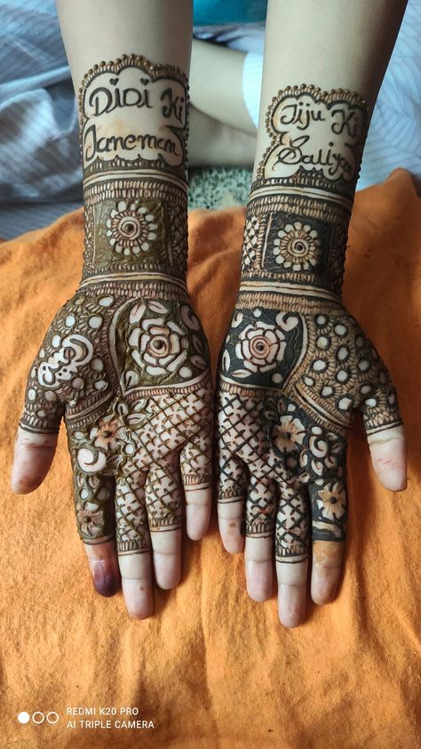 Mahendi in sister marrieg😘 Mehandi For Bride Sister, Sisters Wedding Mehndi Designs, Mehndi Designs Sister Wedding, Sister Engagement Mehndi Designs, Sister Marriage Mehndi Design, Sister Mehendi Designs, Bride Sister Mehendi, Mehndi For Sister Wedding, Sister Wedding Mehndi