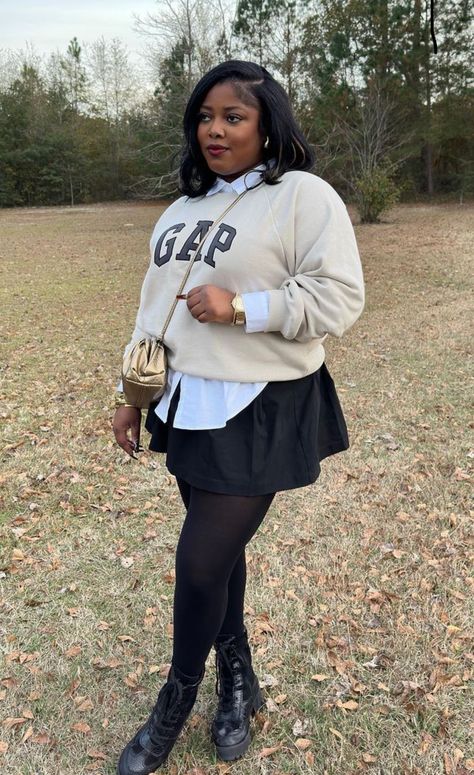 Preppy Style Plus Size, Preppy Plus Size Outfits, Plus Size Pastel Outfits, Oversized Sweater And Skirt Outfit, Plus Size Preppy Outfits, 30th Bday Shoot, Preppy Plus Size, Preppy Outfits Aesthetic, Plus Size Preppy