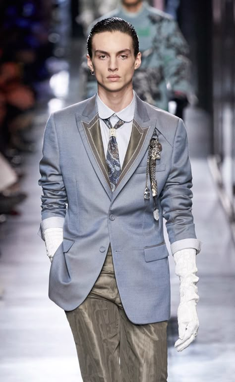 Vogue Fashion Men, Dior Men Outfit, Men’s Couture, Men’s Runway, Dior Suits Men, Couture Fashion Men, Men’s High Fashion, Unique Suits For Men, Runway Fashion Men