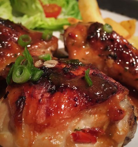 These chicken tenderloins glazed with guava jelly, ginger and soy sauce and are not only quick to make, but delicious. Guava Chicken Hawaiian, Guava Sauce Recipe, Guava Chicken, Guava Sauce, Hawaiian Cuisine, Hawaii Recipes, Caribbean Dishes, Guava Recipes, Guava Jelly