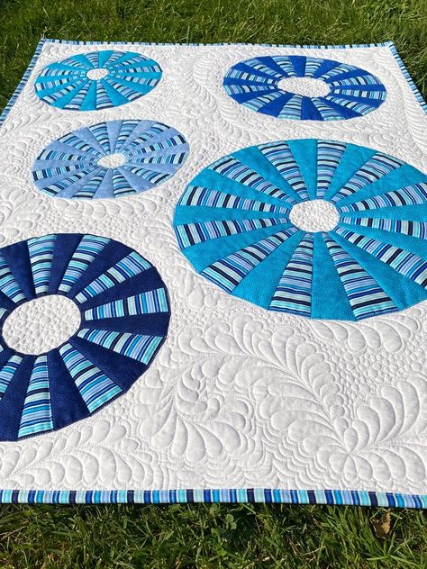 Free quilt pattern: Modern Dresden - APQS Fan Quilt Pattern, Modern Quilt Patterns Free, Fan Quilt, Dresden Plate Quilts, Dresden Quilt, Dresden Plate Quilt, Modern Baby Quilt, Feedsack Fabric, Dresden Plate