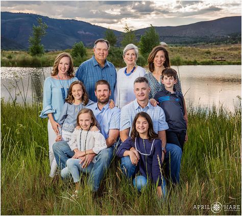 Grandma And Grandkids Poses, Silverthorne Colorado, Extended Family Photography, Wearing Shades, Summer Family Pictures, Family Portrait Outfits, Hare Photography, Big Family Photos, Large Family Photos