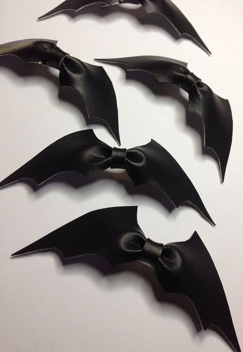 Batman Leather Bat Bow Tie $5 Batman Wedding, Fete Halloween, Gotham City, City Art, Holidays Halloween, Bow Ties, Gotham, Fall Halloween, Halloween Fun