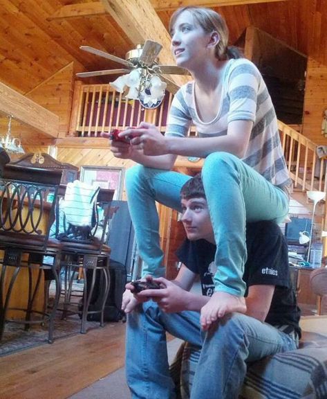 Some Funny Pics To Help You Enjoy The Day - Funny Gallery Gamer Boyfriend, Friend Zone, Girlfriend Humor, Gamer Life, Gaming Memes, Funny Fails, Gamer Girl, Pose Reference, I Laughed