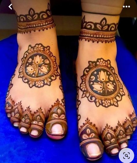 Mehendi Legs Bridal, Simple Mehndi For Leg, Mehendi On Leg, Bridal Mehendi For Foot, Simple Leg Mehndi Design, Engagement Leg Mehndi Designs, Simple Legs Mehndi Designs, Mehndi Designs Leg Simple, Mehandi For Legs Simple