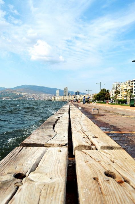 İzmir kordon wallpaper Izmir Wallpaper, Decorating Mantels, Visit Turkey, Turkey Destinations, Easy Wood, Turkey Travel, City Wallpaper, Insta Photo Ideas, Yurt