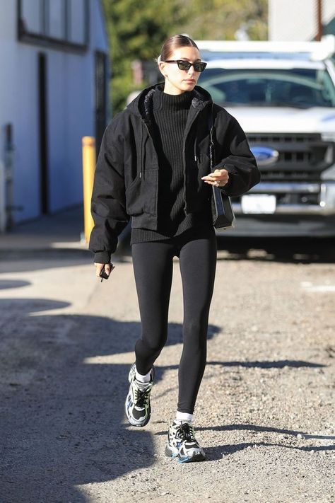 #haileybieber #studiohobo #black #mlouye Hailey Bieber Style Winter 2022, Hailey Bieber Fall Outfits 2022, Hailey Bieber Style Fall 2022, Hailey Baldwin Street Style Winter, Hailey Bieber Sneakers 2023, Hailey Biber Winter Outfit, Hailey Baldwin Winter Outfits, Hailey Bieber 2022 Style, Hailey Beiber Fall Outfits