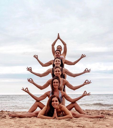 Group Yoga Photoshoot, Yoga Group Photography, Yoga Group Poses, Beach Group Photo Ideas, Beach Yoga Photography, Retreat Photography, Group Yoga Poses, Yoga Shoot, Couple Yoga