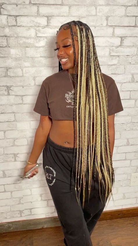 Braided Hairstyles With Blonde, Brown Peekaboo Braids With Curls, Ugly Hairstyle Black Women, Knotless Thigh Length, Colors Braids, Brown Box Braids, Medium Knotless, Colored Box Braids, Blonde Box Braids