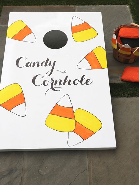 Halloween Cornhole Diy, Corn Hole Halloween Game, Easy Cheap Fall Festival Games, Halloween Corn Hole Boards, Halloween Nibbles, Halloween Cornhole, Halloween Booth, Halloween Pallet, Halloween Party Candy