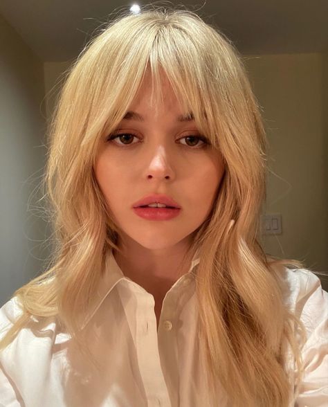 Emily alyn lind Emily Lind, Emily Alyn Lind, Gossip Girl Reboot, Hair Nutrition, Haircut And Color, Dream Hair, Hair Day, Gossip Girl, Hair Goals