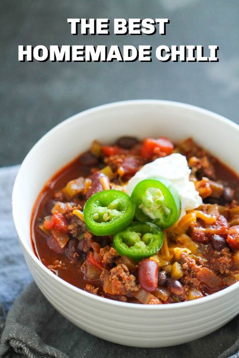 The Best Homemade Chili Recipe | Six Sisters' Stuff The Best Homemade Chili (in our opinion) made with ground beef, tomatoes, beans, peppers and other seasonings for a flavorful meal everyone will love. This chili can be made on a stove top and simmer all day! #chili #soup Chili On Stove Top, All Day Chili Recipe, Stove Top Chili Recipe, Stove Top Chili, Best Homemade Chili Recipe, Best Homemade Chili, Chili Recipe Stovetop, Homemade Chili Recipe, Chili Beans