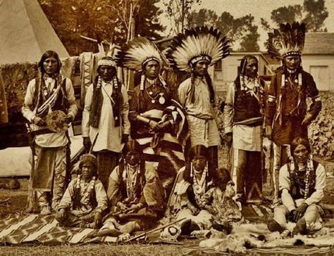 Jicarilla Apache group - 1898 Apache Indian, Sioux Indian, Native American Images, Native American Photos, Indian Tribes, Native American Peoples, We Are The World, Indian History, Native American Tribes