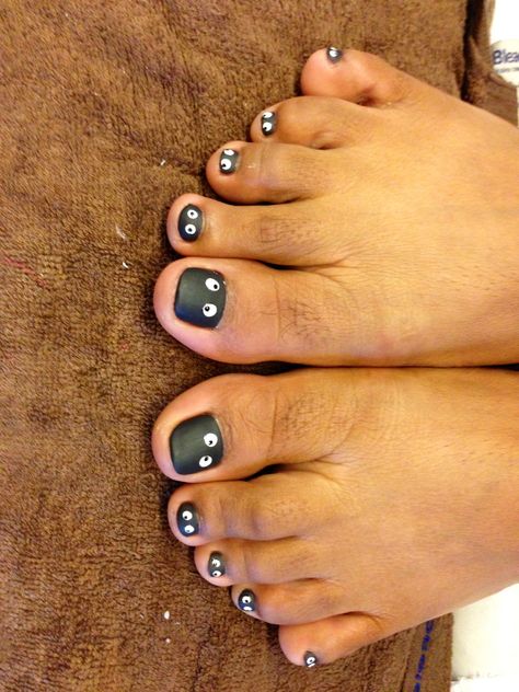 Ghost nails Ghost Toenails, Halloween Toenail Ideas, Painted Toenails Ideas, Halloween Toes Nails, Halloween Pedicure Designs, Halloween Toenails, Halloween Pedicure Ideas, Nails Designs Halloween, Toes Nails Designs