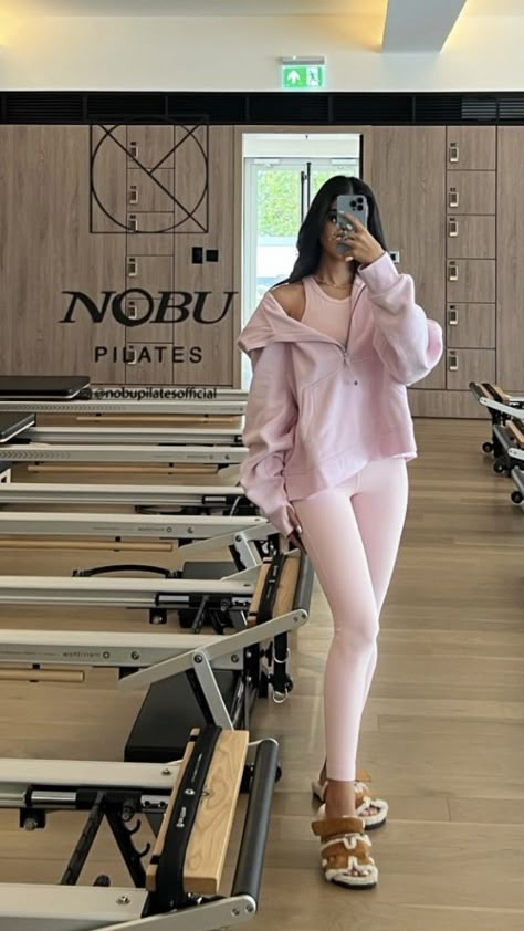 Aesthetic Gym Clothes, Pilates Princess Workout, Reformer Pilates Aesthetic, Workout Aesthetic Gym, Gym Aesthetic Women, Winter Gym Outfit, Cardio Bunny, Healthy Lifestyle Aesthetic, Princess Workout