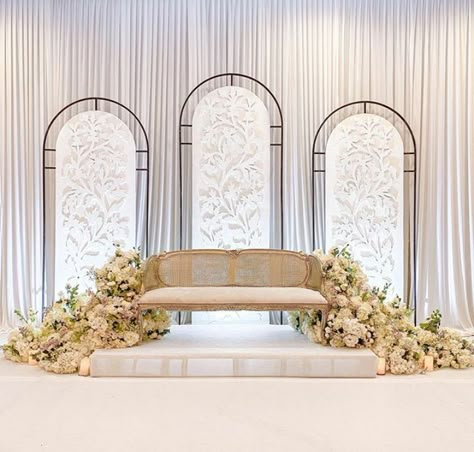 Malay Wedding Pelamin Simple, Stage Design Wedding, Floral Backdrop Wedding, Engagement Party Decorations Diy, Pelamin Nikah, Pastel Wedding Decorations, Green Wedding Decorations, Nikah Decor, Wedding Hall Decorations