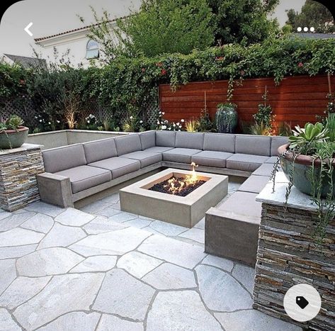 Built In Garden Seating, Outdoor Fire Pit Seating, Backyard Seating Area, Outdoor Fire Pit Designs, Backyard Remodel, Patio Garden Design, Built In Seating, Backyard Pool Designs, Outdoor Gardens Design