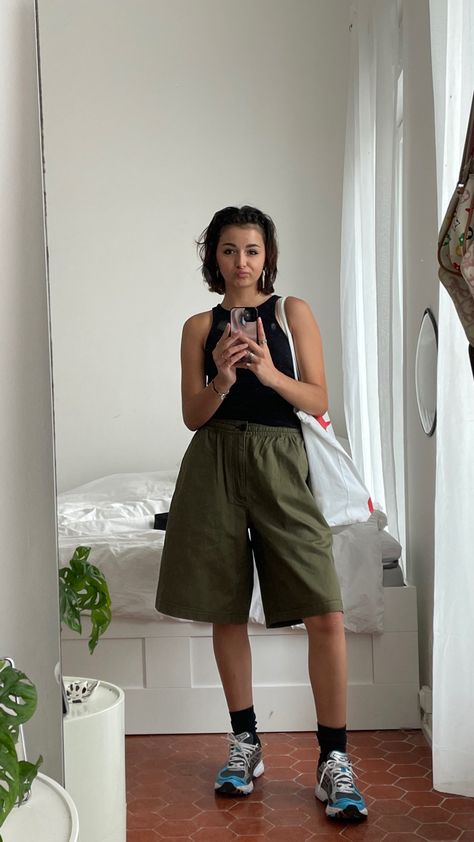 Brown Jorts Outfit Women, Masc Femme Fashion Summer, Masc Femme Fashion, Style Bermuda Shorts, Jorts Outfit, Tactical Wear, Outfit Women, College Outfits, Festival Outfits