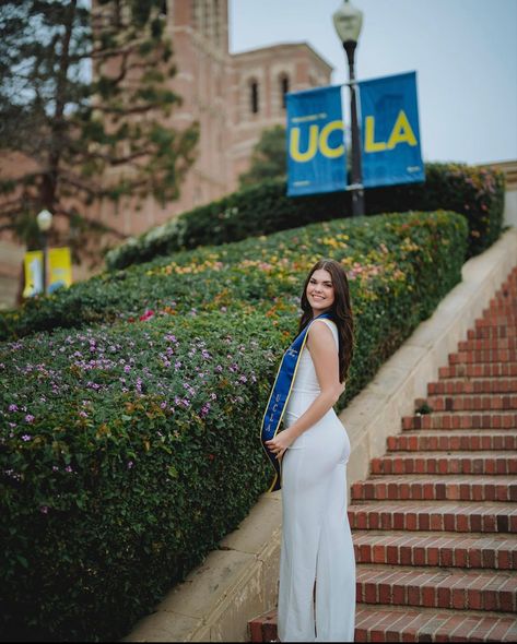 Ucla Graduation Pictures, Classy Graduation Dress, Graduations Ideas, Graduation Dress Ideas, Ucla Graduation, Grad Makeup, Graduation Aesthetic, Ucla Campus, Grad Portraits