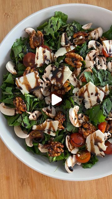 Nada Saad | Restaurant style Rocca salad with homemade balsamic glaze (creamy balsamic vinegar) and candied walnuts, perfect summer salad 🥗   Ingr... | Instagram Rocca Salad, Instagram Restaurant, Parmesan Salad, Mushroom Salad, Nice Recipes, Vinegar Uses, Gluten Free Sweet, Balsamic Glaze, Summer Salad