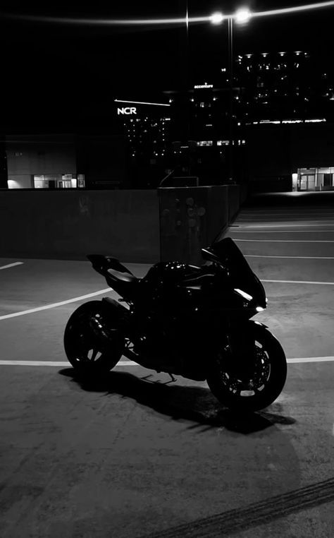 Black Motorcycle Aesthetic Wallpaper, Dark Motorcycle Wallpaper, Motorcycle Asthetic Picture, Black Aesthetic Motorcycle, Cool Motorcycles For Women, Motorcycle City Night Aesthetic, Black Motorbike Aesthetic, Black Motorcycle Wallpaper, Kawasaki Aesthetic