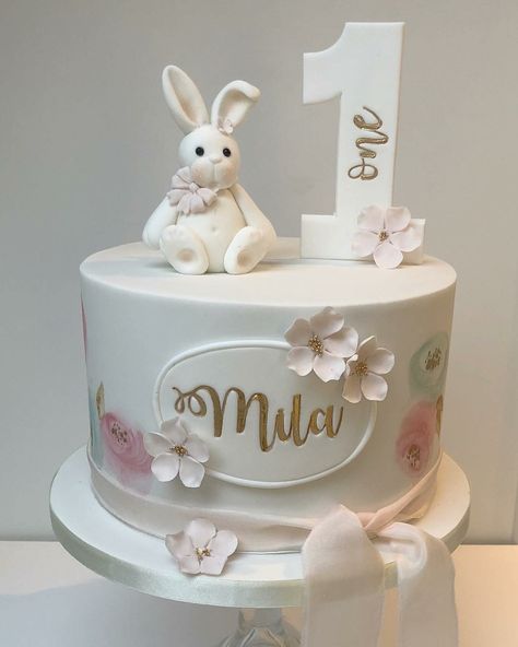 Baby cakes Torturi Baby Shower, Bunny Birthday Cake, Baby First Birthday Cake, Cupcakes Decorados, 1st Birthday Cakes, Bunny Birthday, Creative Birthday Cakes, Bunny Cake