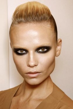 Natasha Poly Punk Rock Makeup, Rocker Makeup, 2012 Makeup, Catwalk Makeup, Rock Makeup, Gucci Makeup, Dark Smokey Eye, Punk Makeup, High Fashion Makeup