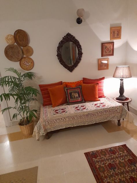 Traditional Pakistani Home Decor, Pakistan Home Decor, Fauji Homes, Pakistani Home Decor, Pakistani Home, Living Room Decor Items, Boho Apartment Decor, Diy Straw, Indian Room Decor