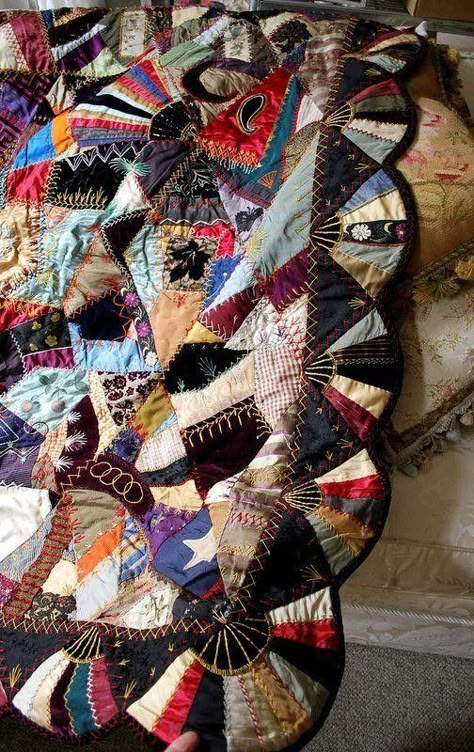 Quilt By Hand, Crazy Quilts Patterns, Crazy Quilt Stitches, Victorian Age, Crazy Quilt Blocks, Quilt Care, Quilting Templates, Crazy Patchwork, Crazy Quilting